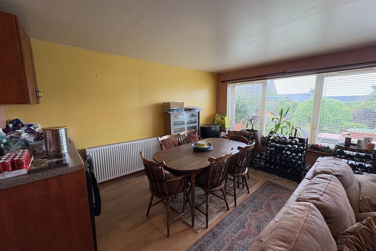 FAMILY ROOM/DINING ROOM