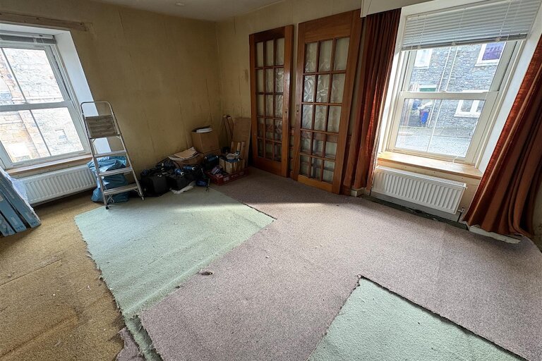 ROOM 1
