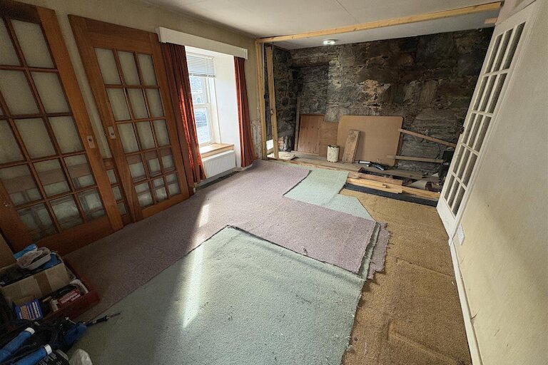 ROOM 1